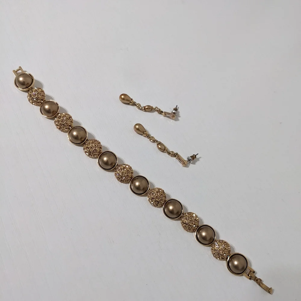 Vintage Monet Gold-tone Cabachon Rhinestone Bracelet & Pierced Earrings Set - Picture 2 of 6